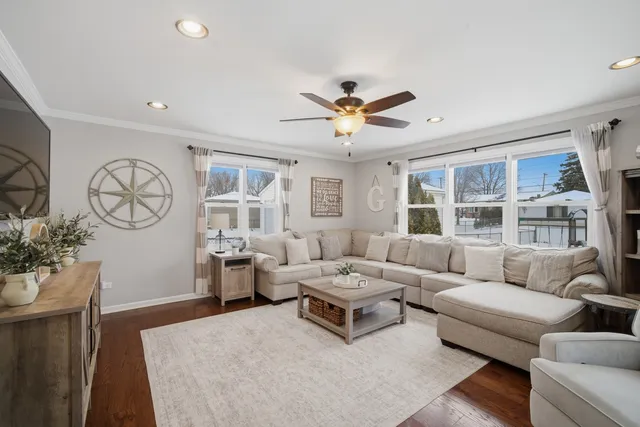 $450,000 | 289 Navajo Trail, Buffalo Grove, IL 60089