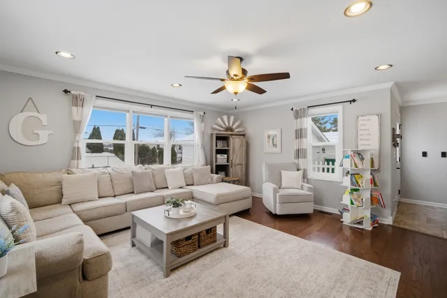 $450,000 | 289 Navajo Trail, Buffalo Grove, IL 60089