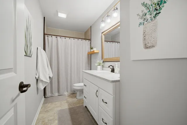 $450,000 | 289 Navajo Trail, Buffalo Grove, IL 60089