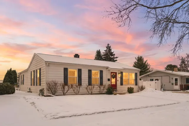 $450,000 | 289 Navajo Trail, Buffalo Grove, IL 60089