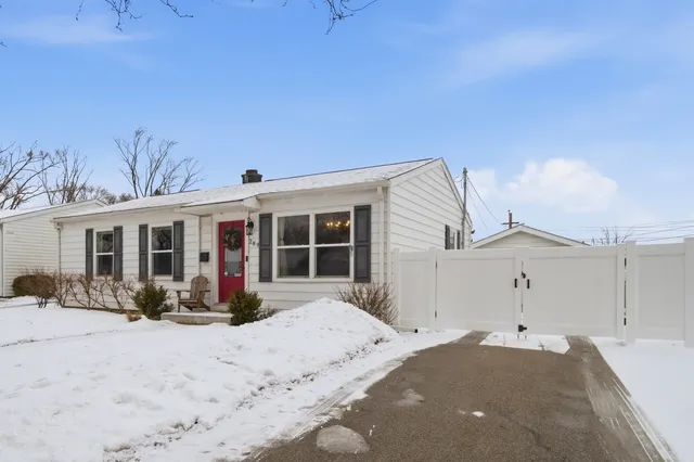$450,000 | 289 Navajo Trail, Buffalo Grove, IL 60089
