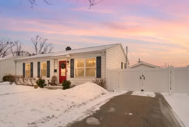 $450,000 | 289 Navajo Trail, Buffalo Grove, IL 60089