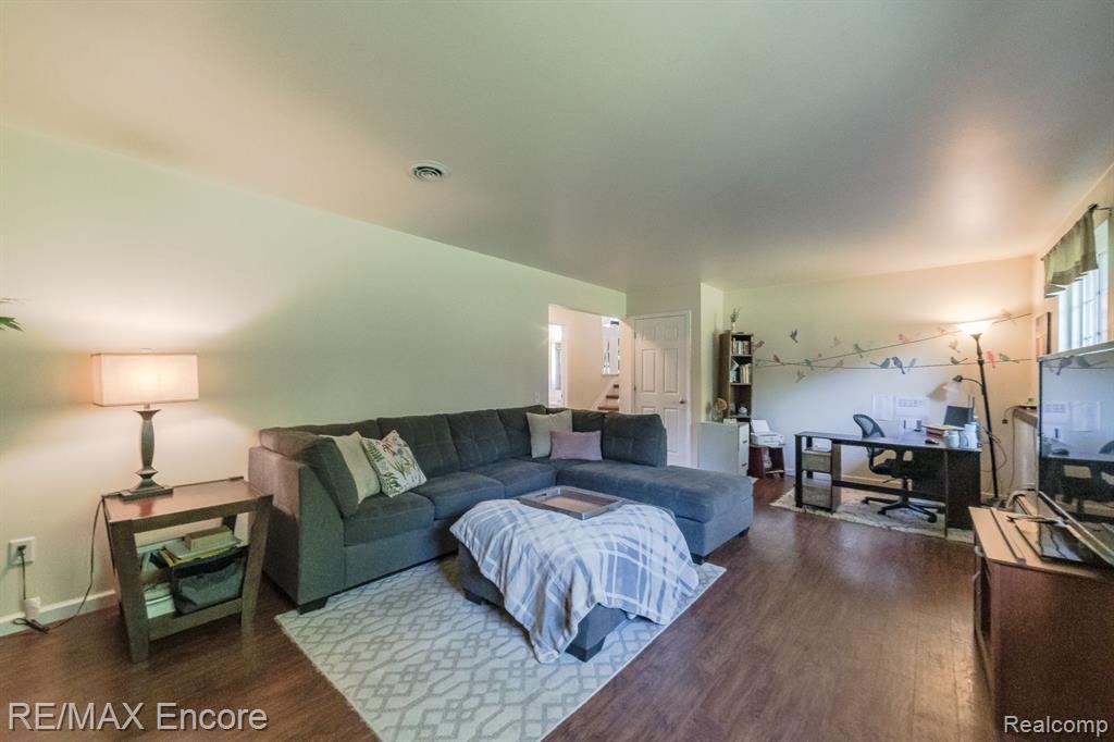 8615 Rattalee Lake Road Clarkston, MI 48348 - Photo 26 of 44