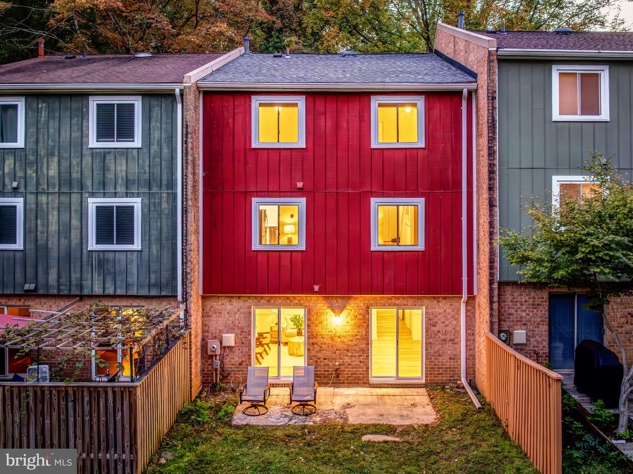 1425 Greenmont Court Reston, VA 20190 - Photo 4 of 41 Gallery Image 4