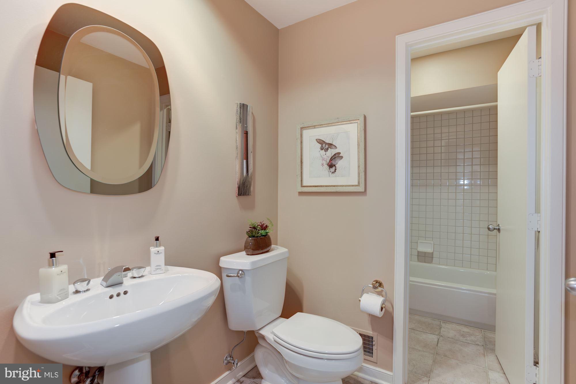 1439 Waterfront Road Reston, VA 20194 - Photo 13 of 30 Bath