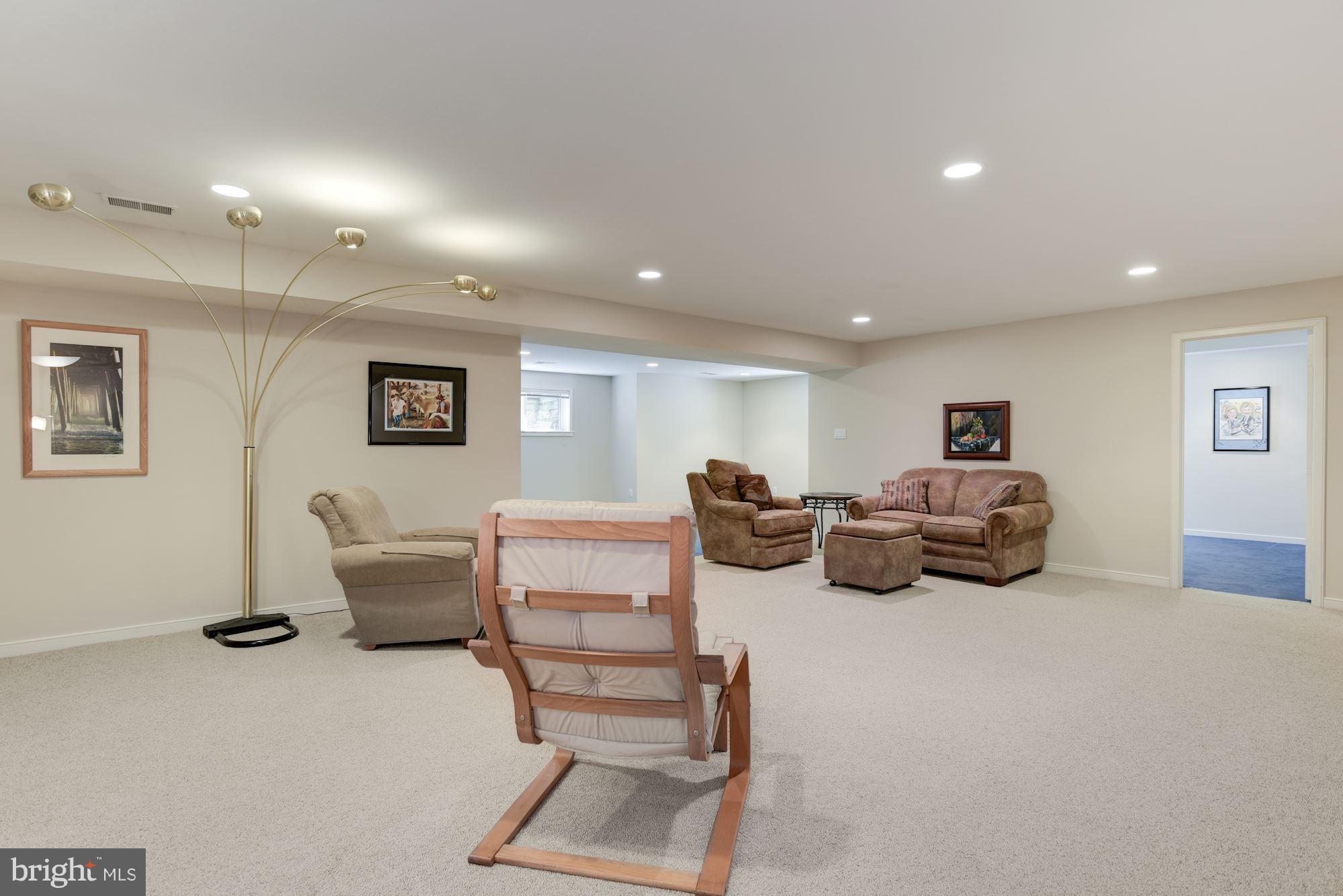 1439 Waterfront Road Reston, VA 20194 - Photo 22 of 30 Family Room