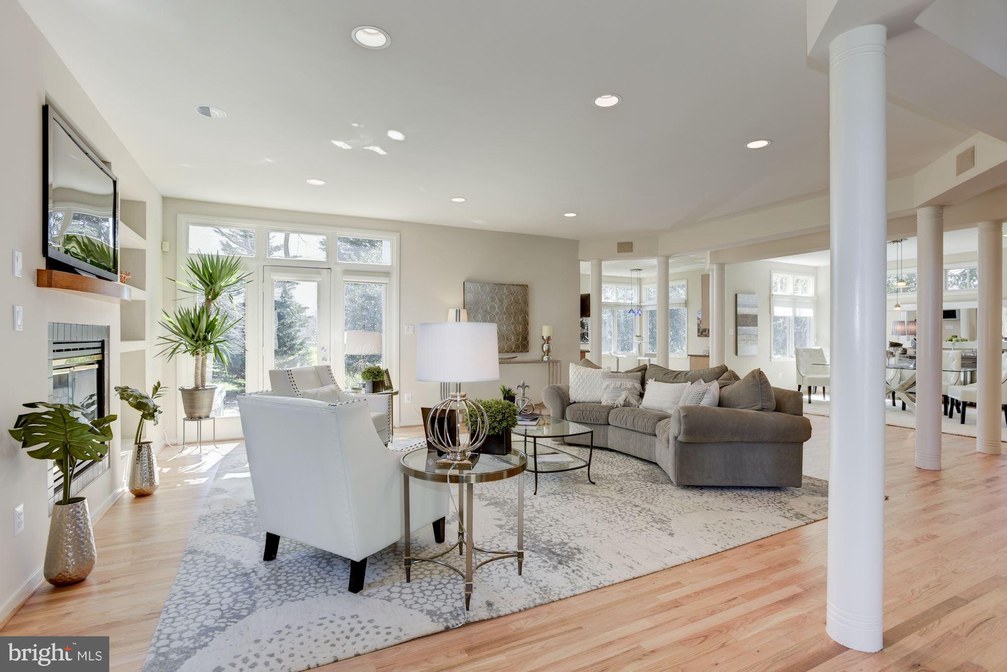 1439 Waterfront Road Reston, VA 20194 - Photo 5 of 30 Living Room