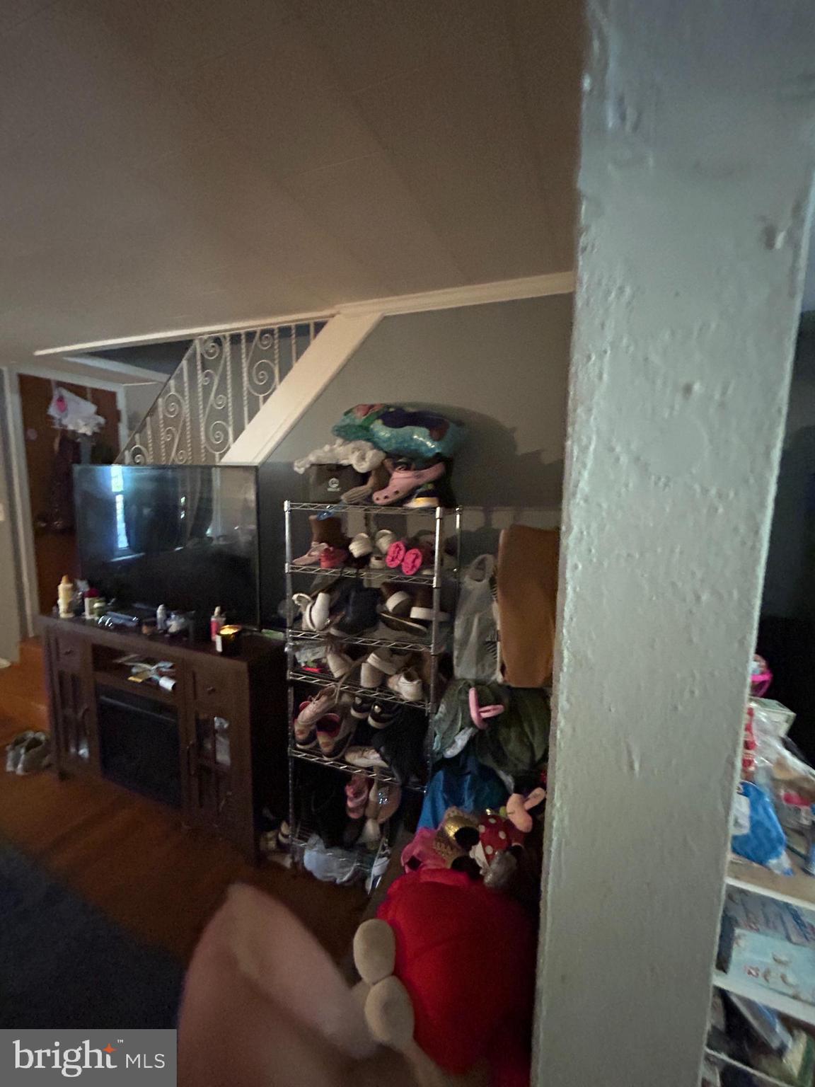 538 Snowden Road Upper Darby, PA 19082 - Photo 4 of 13