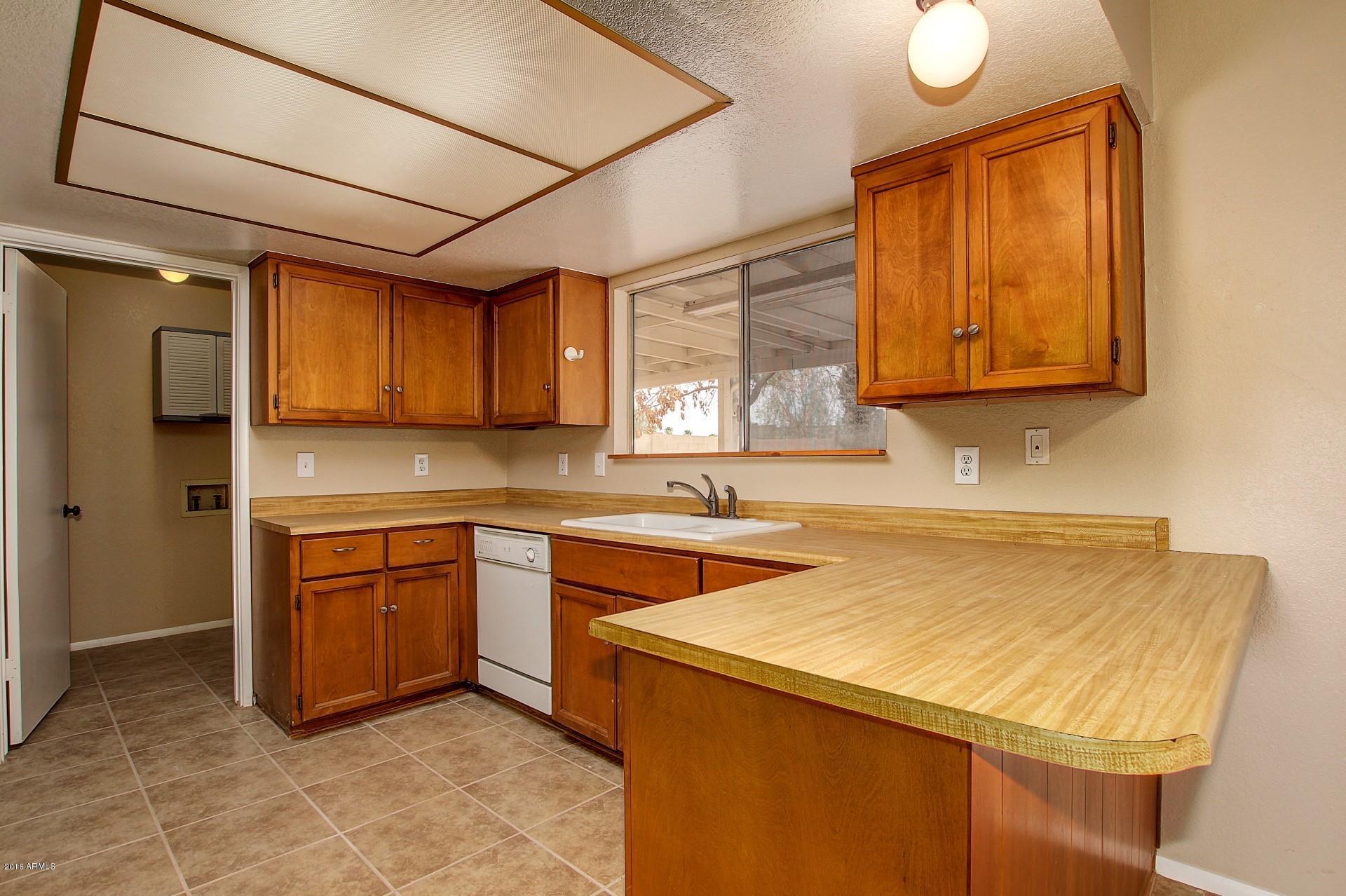 304 East Harwell Road Gilbert, AZ 85234 - Photo 7 of 20 0007-Hanwell (7)