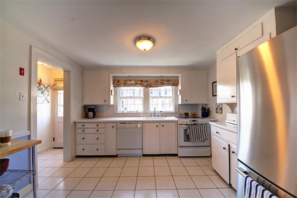 25 Hereford Road Marblehead, MA 01945 - Photo 5 of 18 Gallery Image 5
