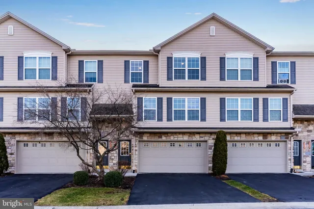 $343,900 | 6366 Galleon Drive, Mechanicsburg, PA 17050