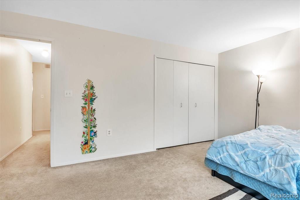 36944 Ridgedale Court, Unit 77 Farmington Hills, MI 48331 - Photo 26 of 38