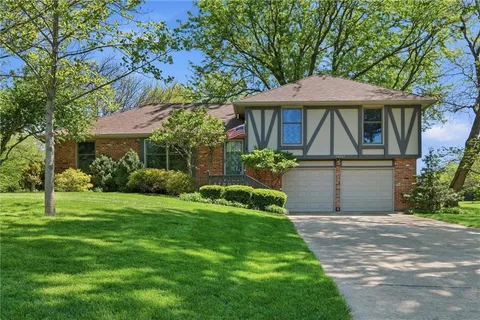 $485,000 | 16537 Glenwood Street, Stilwell, KS 66085