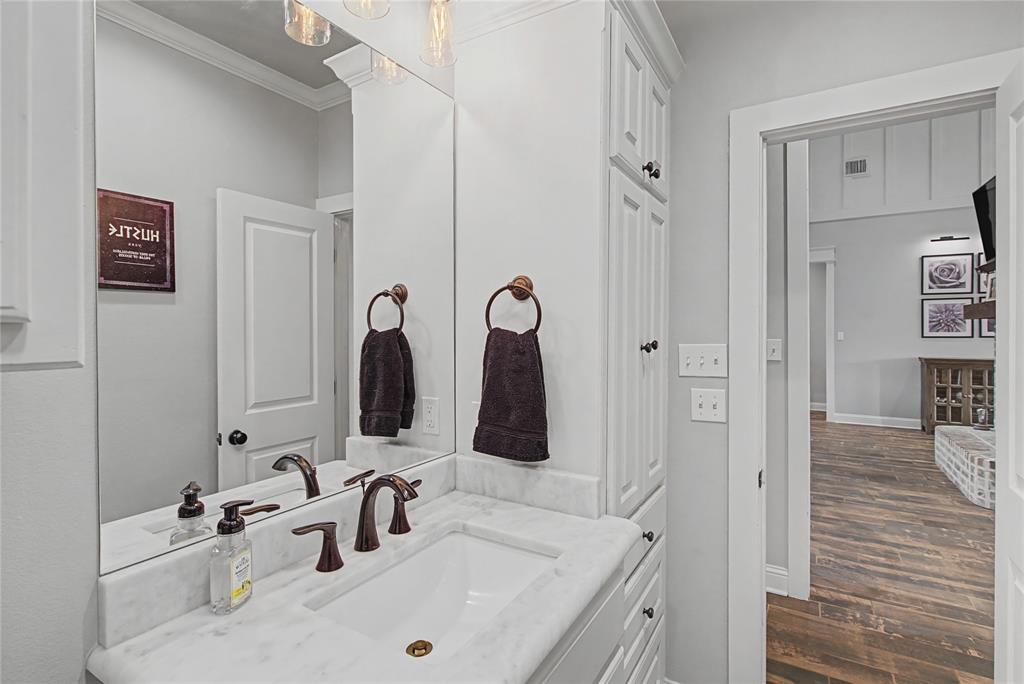 550 Ramsey Road Stonewall, LA 71078 - Photo 22 of 40 a bathroom with a tub sink and mirror