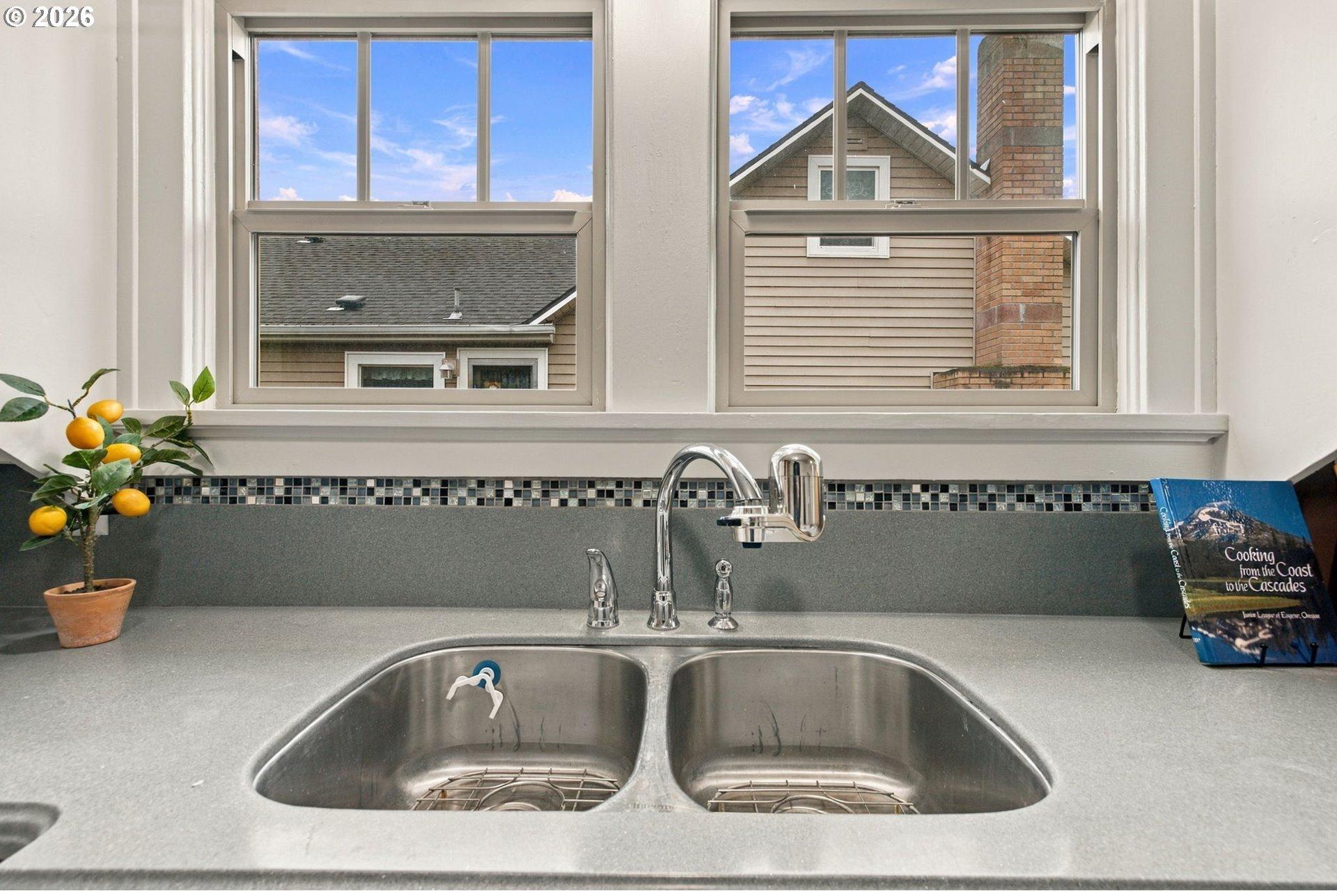 352 West M Street Springfield, OR 97477 - Photo 19 of 42 Kitchen