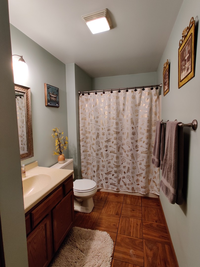 210 Baron Drive Spring Grove, IL 60081 - Photo 12 of 28 Gallery Image 12