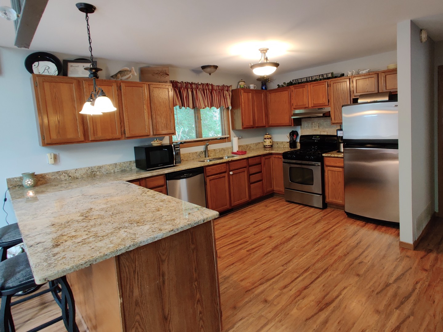 210 Baron Drive Spring Grove, IL 60081 - Photo 4 of 28 Gallery Image 4