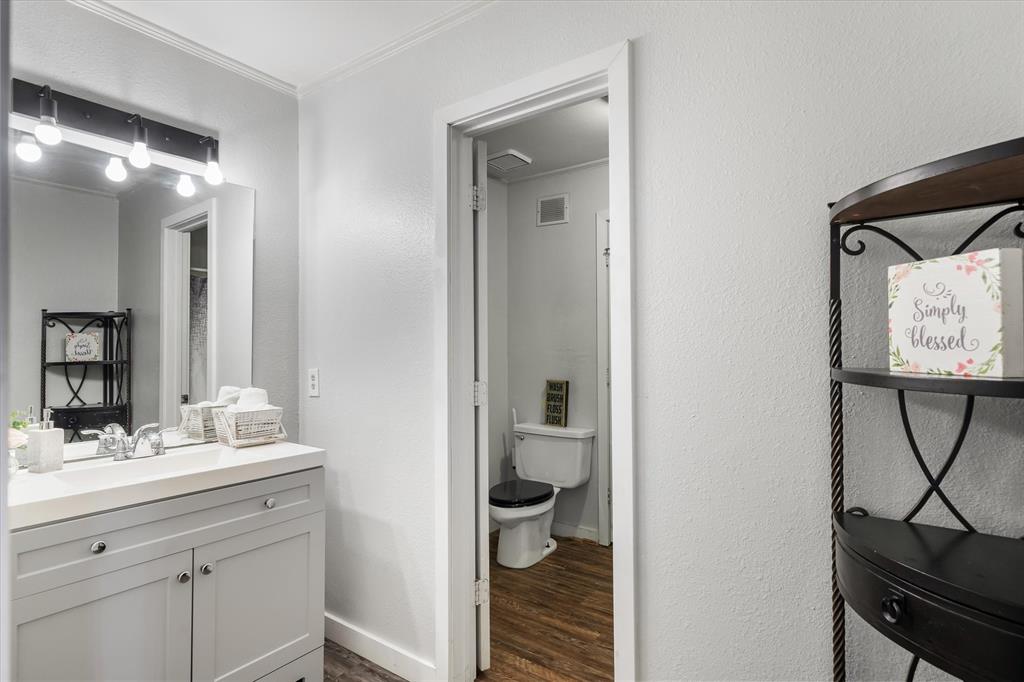 163 Granada Square Canton, TX 75103 - Photo 21 of 39 Hall bathroom