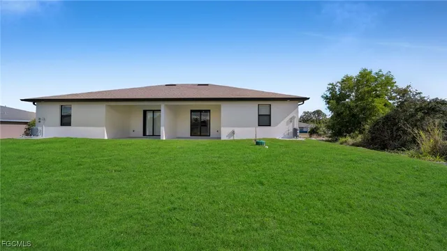 a view of a house with a backyard