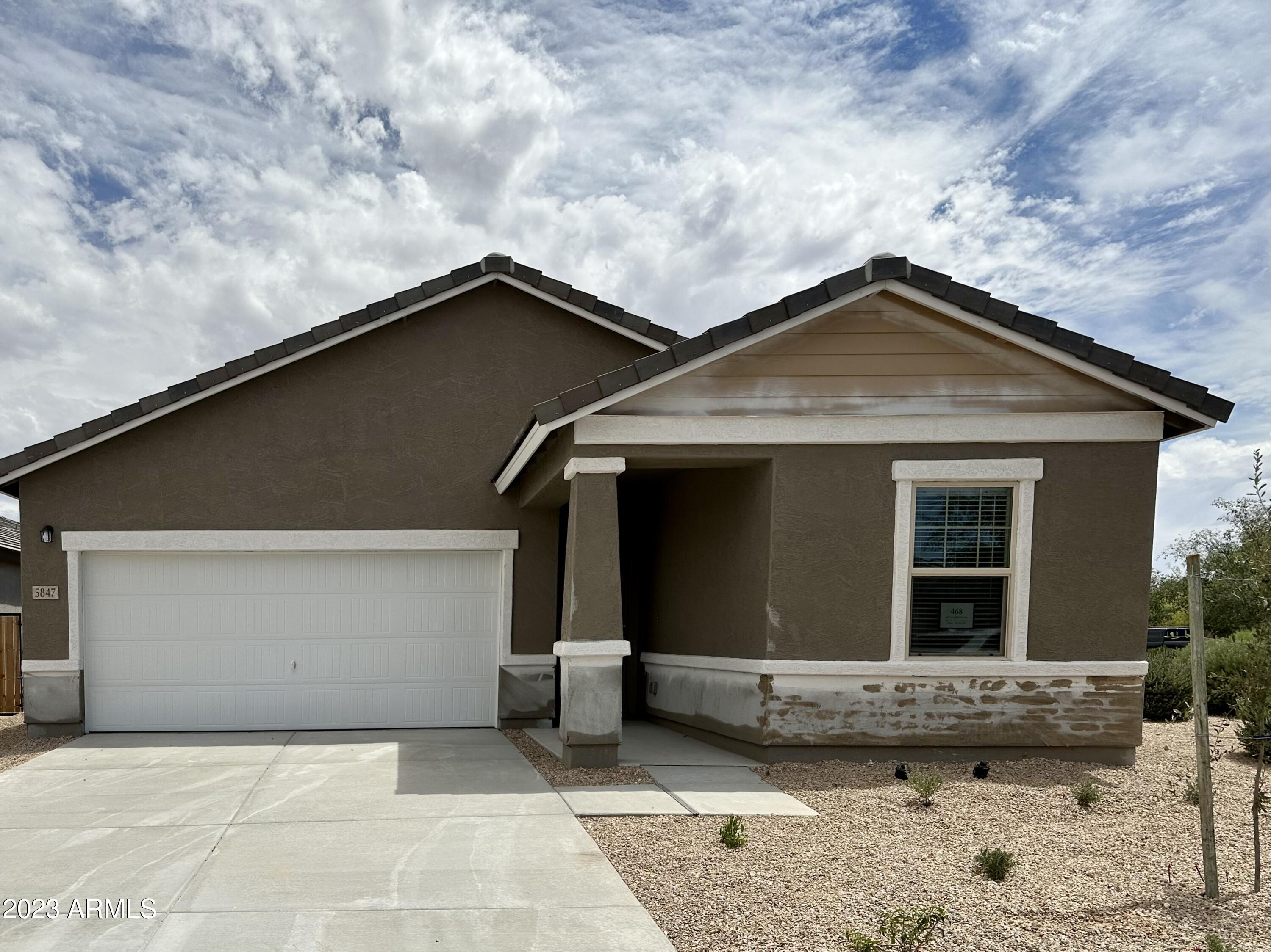 5847 East Athena Road Florence, AZ 85132 - Photo 2 of 13 IMG_2717