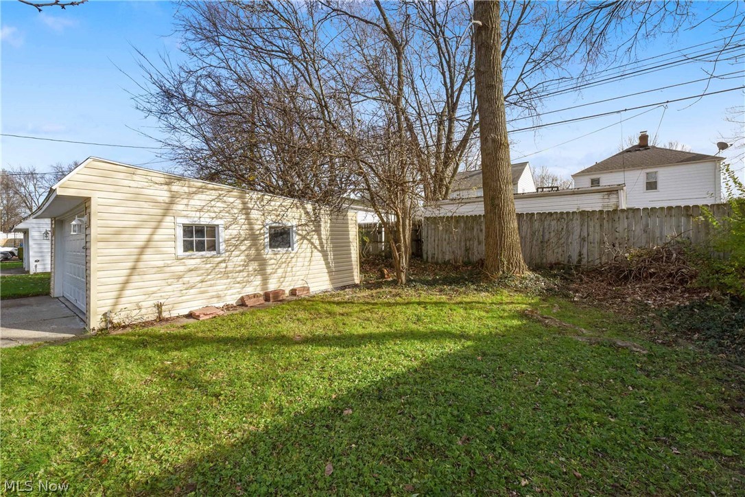 5903 Pearl Road Cleveland, OH 44130 - Photo 5 of 33