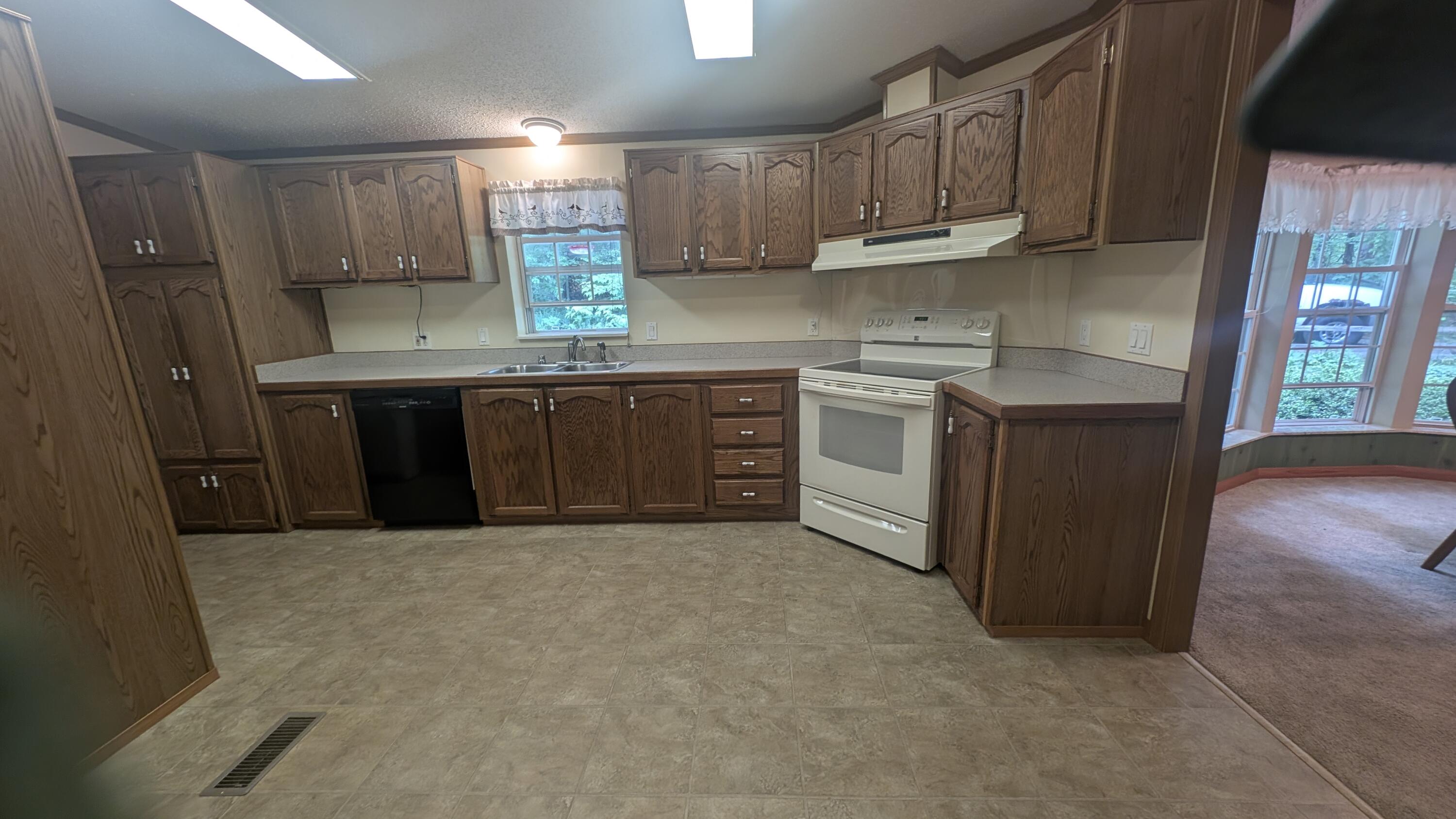 11530 Pond Road Montague, MI 49437 - Photo 8 of 38 1000019843