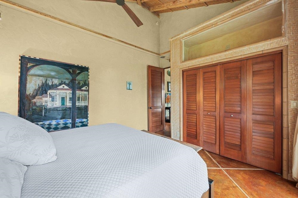 160 A Piialii Place Haiku, HI 96708 - Photo 12 of 22 a bedroom with a bed and a dresser