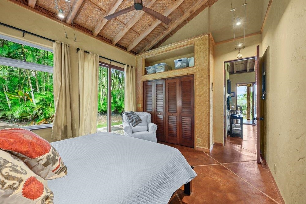 160 A Piialii Place Haiku, HI 96708 - Photo 16 of 22 a bedroom with a large bed and a large window