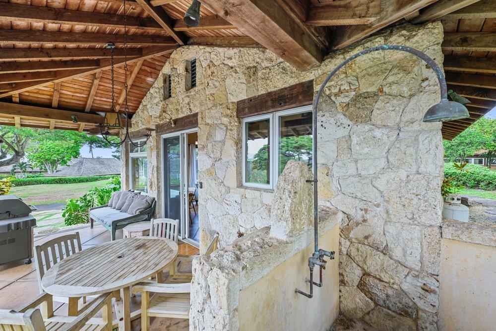 160 A Piialii Place Haiku, HI 96708 - Photo 18 of 22 a view of a chairs and table in patio with wooden fence