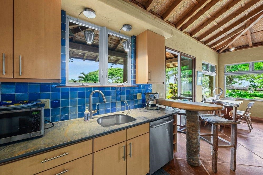 160 A Piialii Place Haiku, HI 96708 - Photo 4 of 22 a kitchen with a sink and stove
