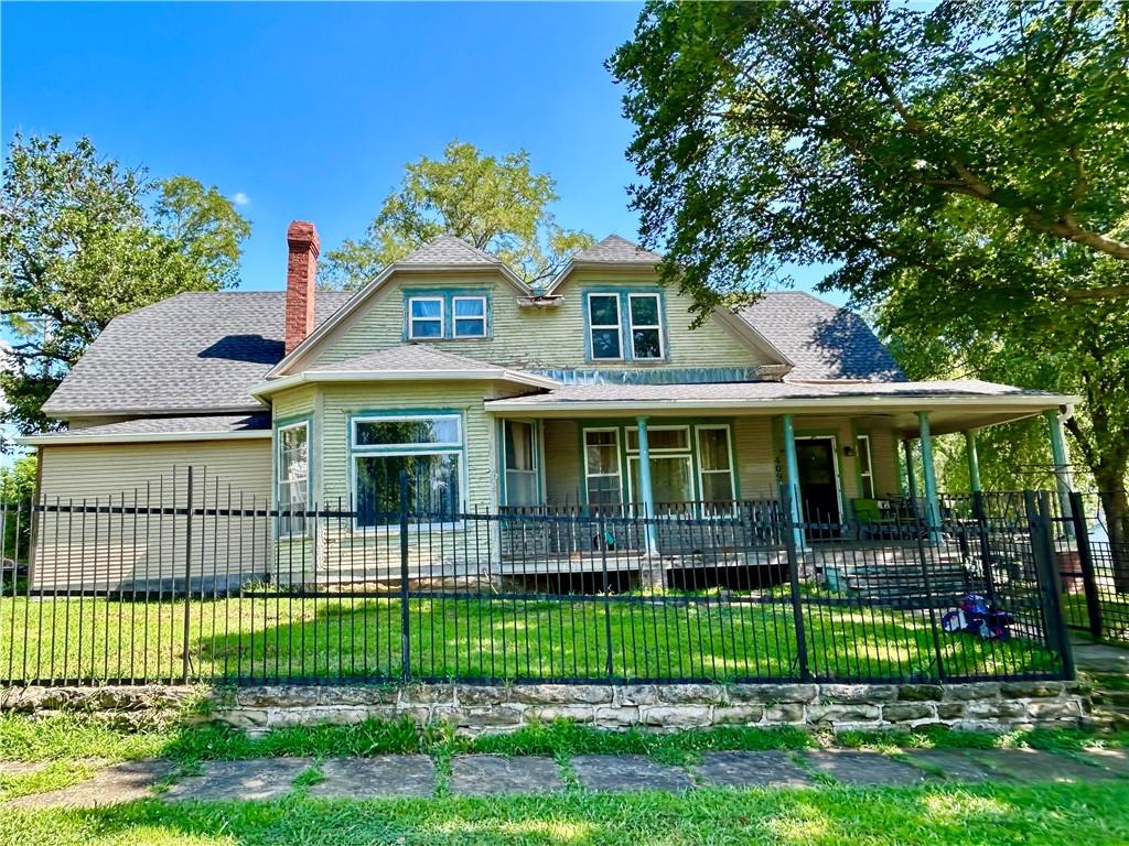 409 East Spring Street El Dorado Springs, MO 64744 - Photo 4 of 24