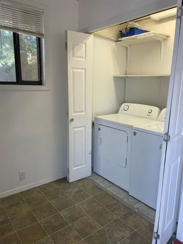 a view of utility room