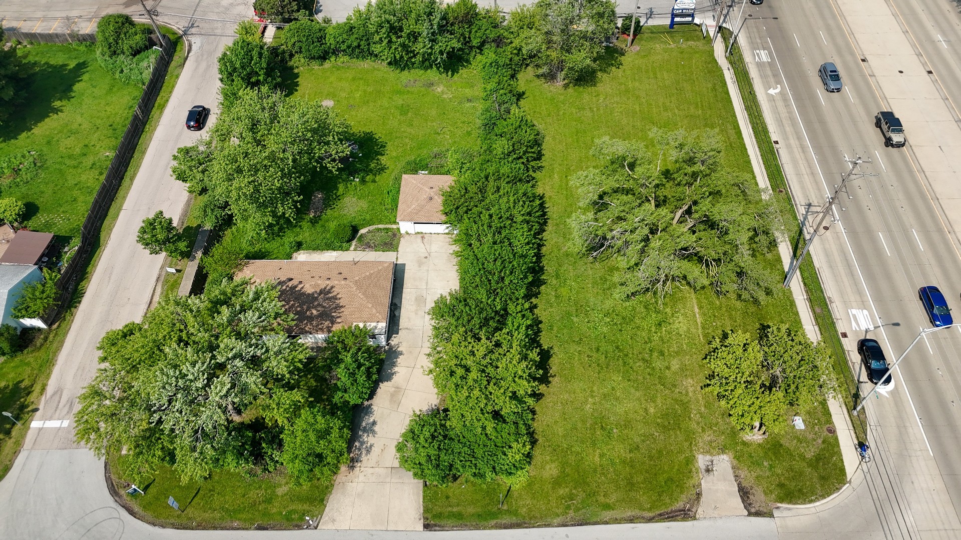 an aerial view of a yard