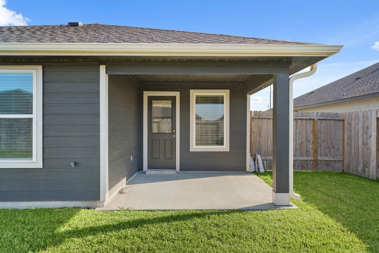 7502 Fierce Friesian Lane Rosharon, TX 77583 - Photo 18 of 21 a front view of a house