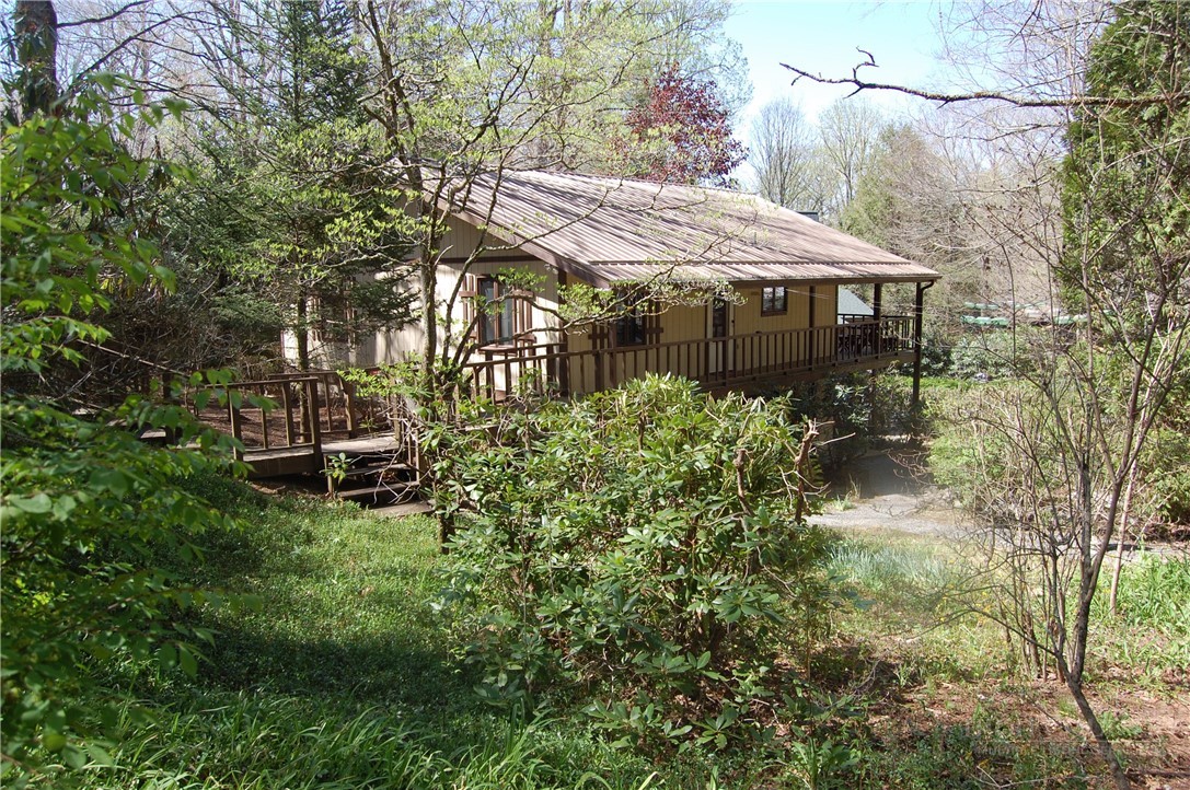 61 Dew Drop Loop Newland, NC 28657 - Photo 2 of 26