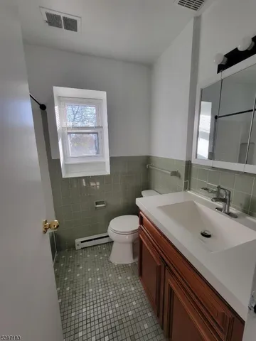 $1,850 | 15 Broad Street, Pompton Lakes, NJ 07442