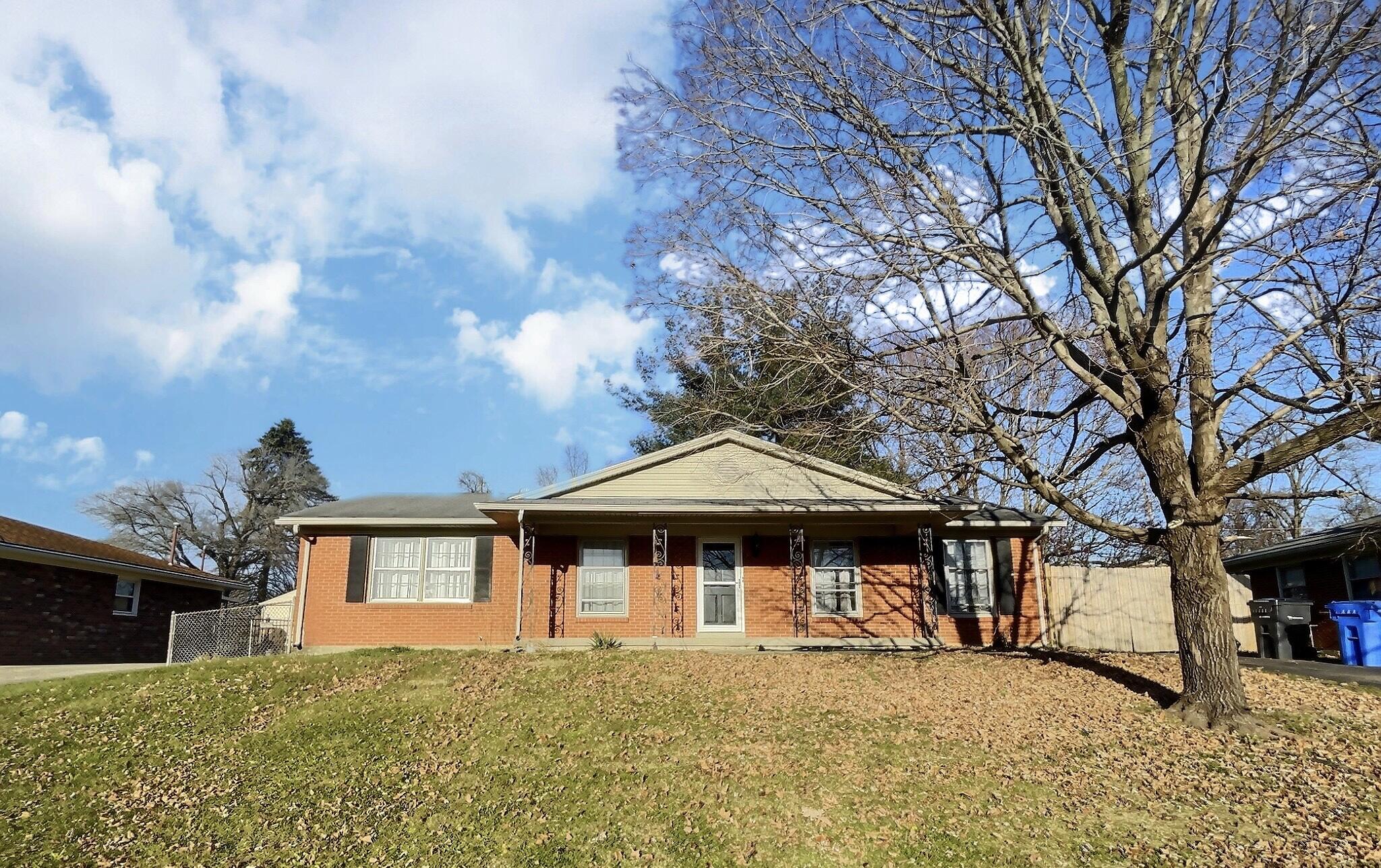 717 Kingston Road Lexington, KY 40505 - Photo 2 of 18 F69DFD52-2BAB-4020-AE8D-0F5B5AF46C55