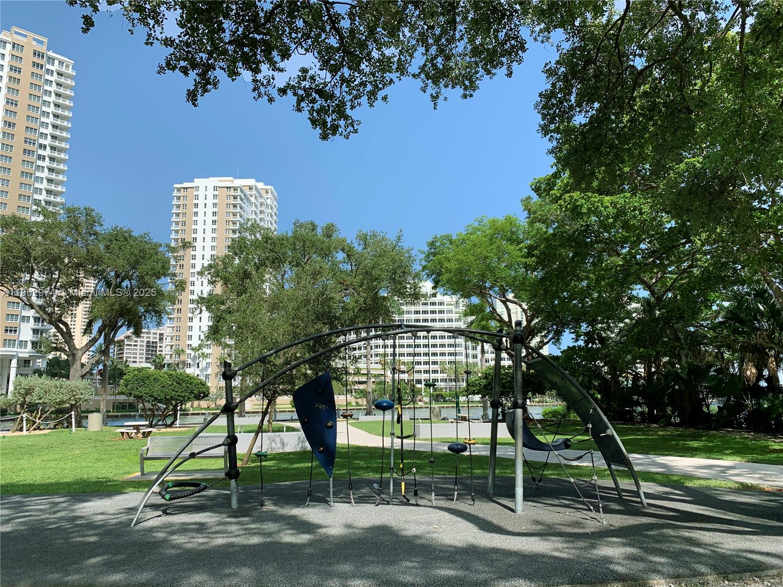 Icon Brickell Miami, FL 33131 - Photo 11 of 13 a view of a park with a tree