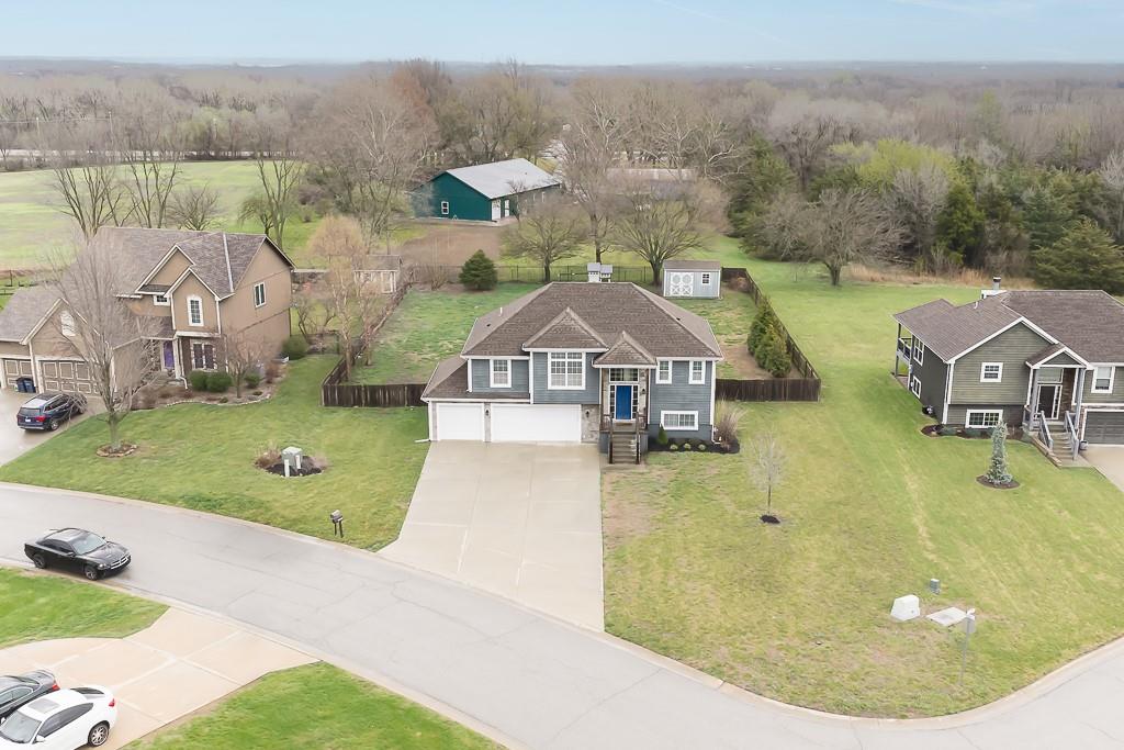 6983 141st Street Basehor, KS 66007 - Photo 2 of 28