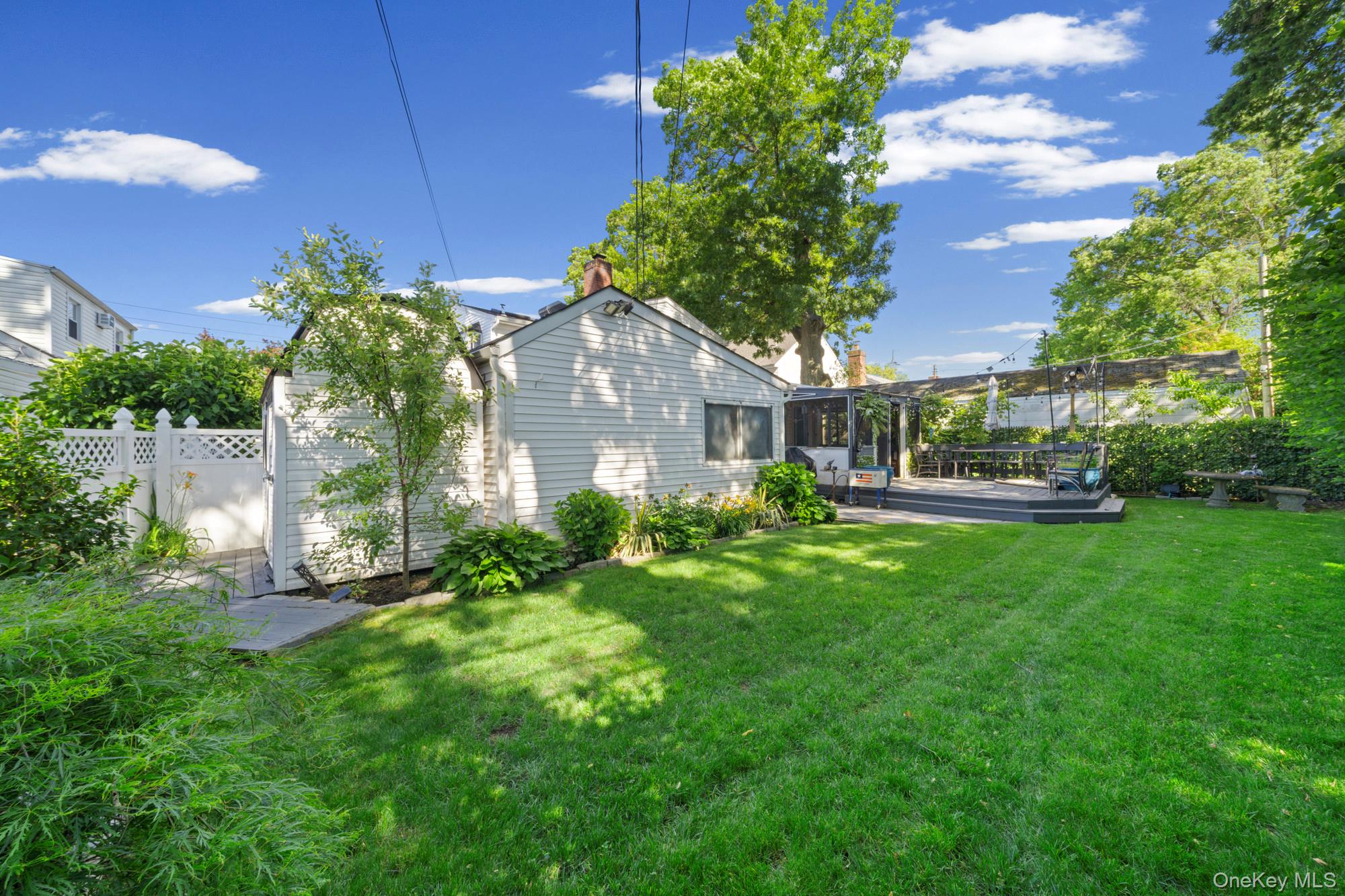 164 Gordon Road Valley Stream, NY 11581 - Photo 15 of 18