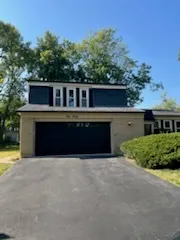 $2,950 | 160 Camelot Way, Bolingbrook, IL 60440