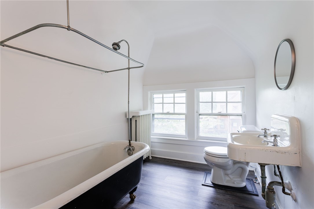 11 Vick Park B Rochester, NY 14607 - Photo 40 of 50 3rd Floor Full Bath