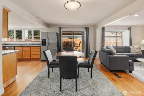 $1,700,000 | 315 124th Place Northeast, Bellevue, WA 98005