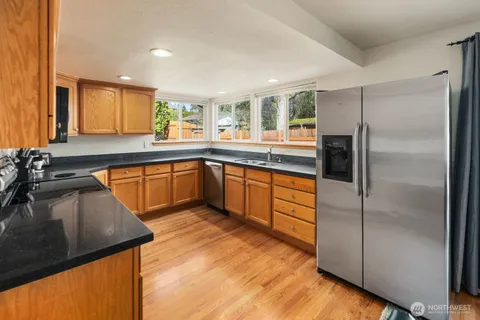 $1,700,000 | 315 124th Place Northeast, Bellevue, WA 98005