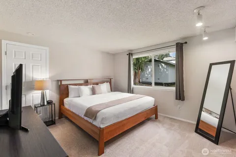 $1,700,000 | 315 124th Place Northeast, Bellevue, WA 98005