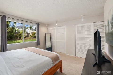 $1,700,000 | 315 124th Place Northeast, Bellevue, WA 98005