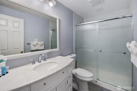 $1,700,000 | 315 124th Place Northeast, Bellevue, WA 98005