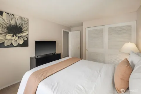 $1,700,000 | 315 124th Place Northeast, Bellevue, WA 98005