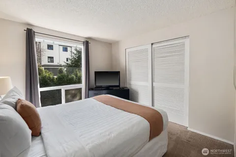 $1,700,000 | 315 124th Place Northeast, Bellevue, WA 98005