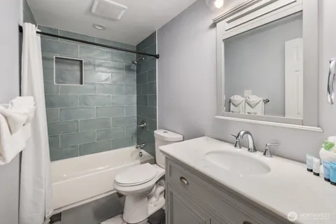 $1,700,000 | 315 124th Place Northeast, Bellevue, WA 98005